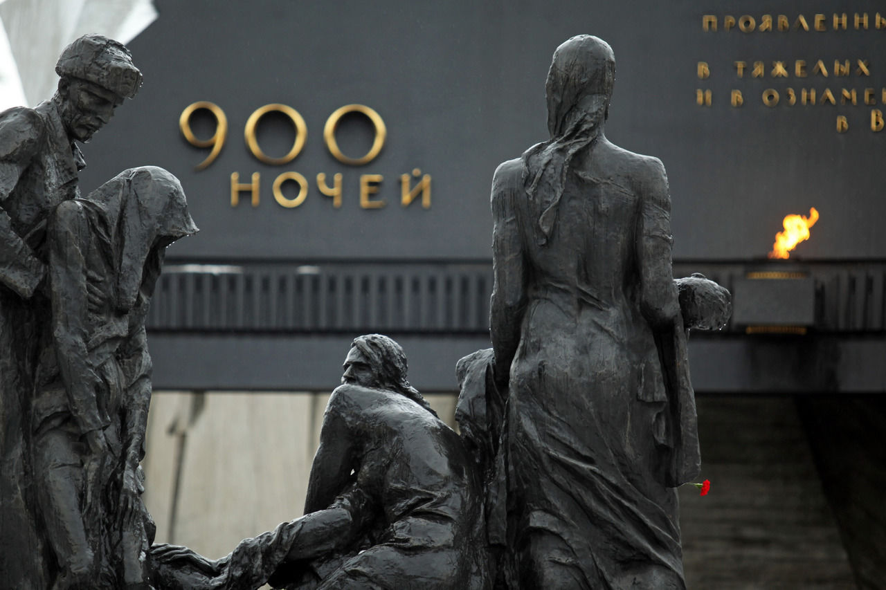 Памятник героям блокадного Ленинграда 900 дней 900 ночей